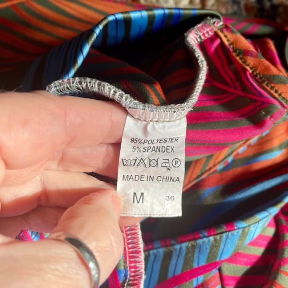 2 piece TROPICAL halter top with matching pants, medium - Picture 6 of 6